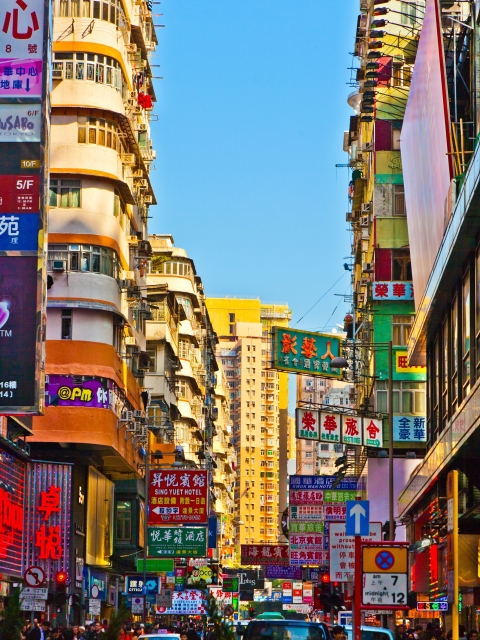 Так как цены в Гонконге на недвижимость очень высокие, не удивляйтесь, если ресторан или магазин будут на втором, третьем или даже червёртом этажах. Но, уверяю, вы здесь найдёте всё, что вы ищете.